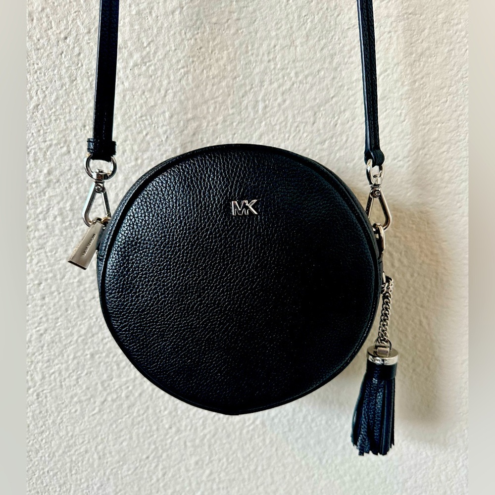 Michael Kors Pebble Leather Circle Canteen Crossbody Bag - New Condition!